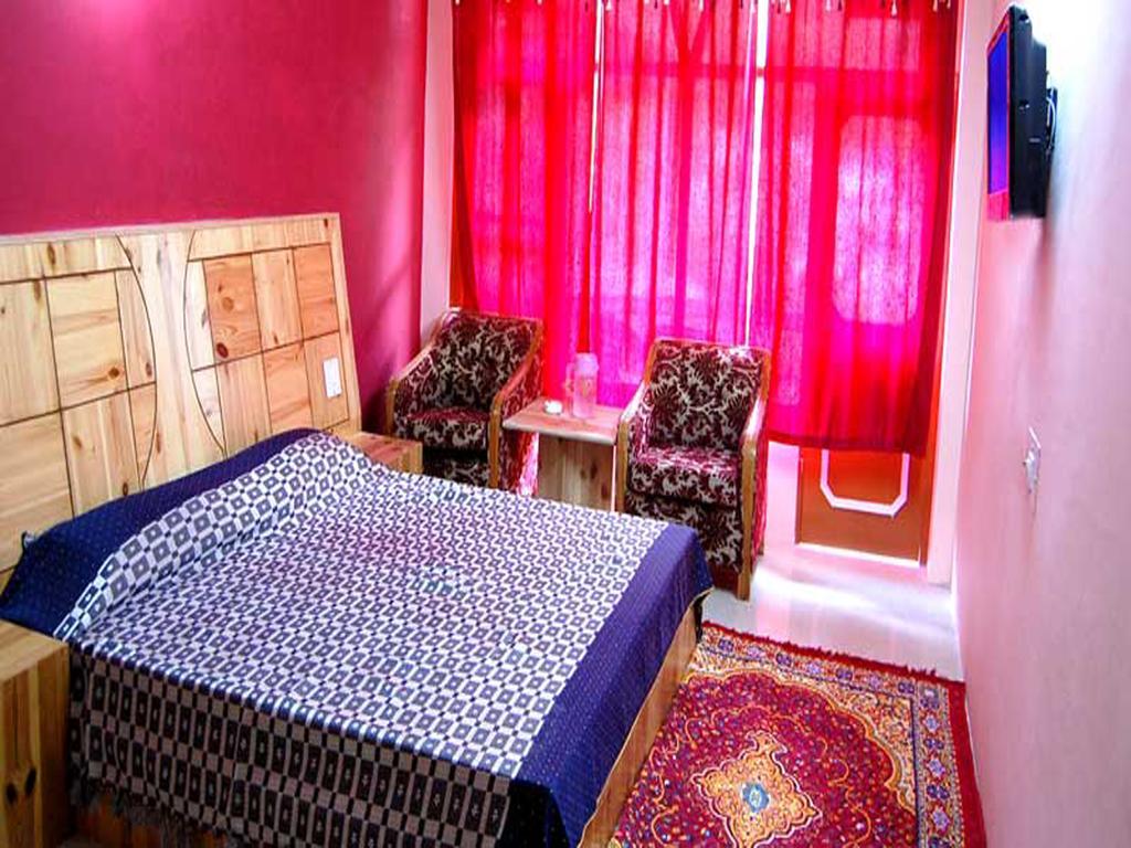 Himanshu Resorts Manāli Szoba fotó